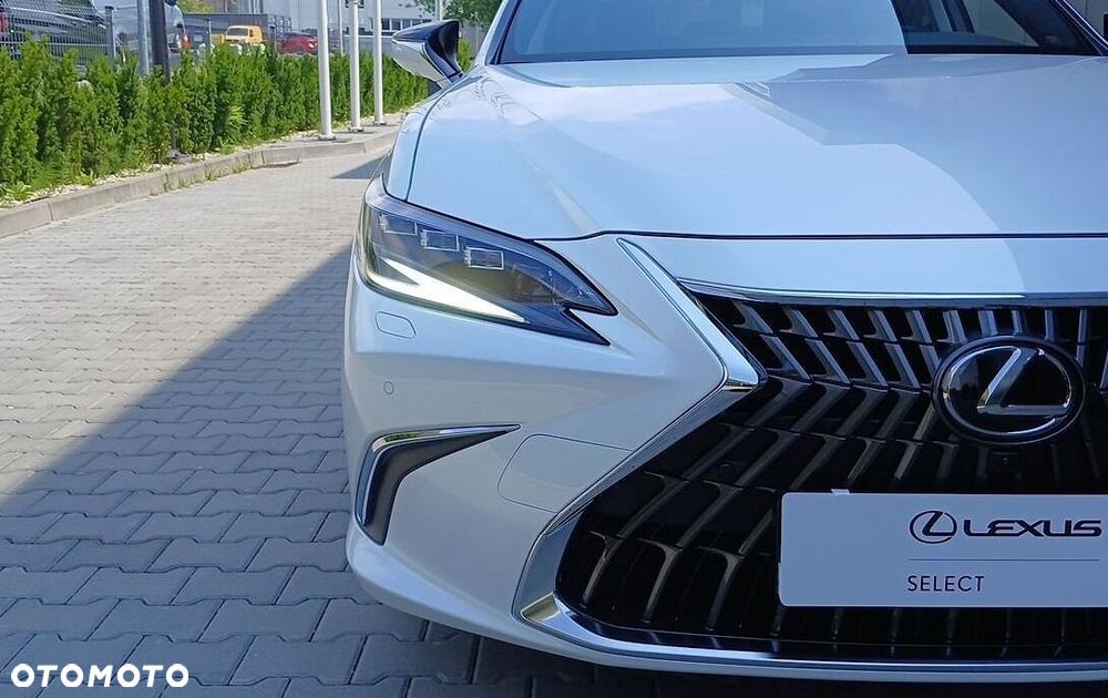 Lexus ES - 10