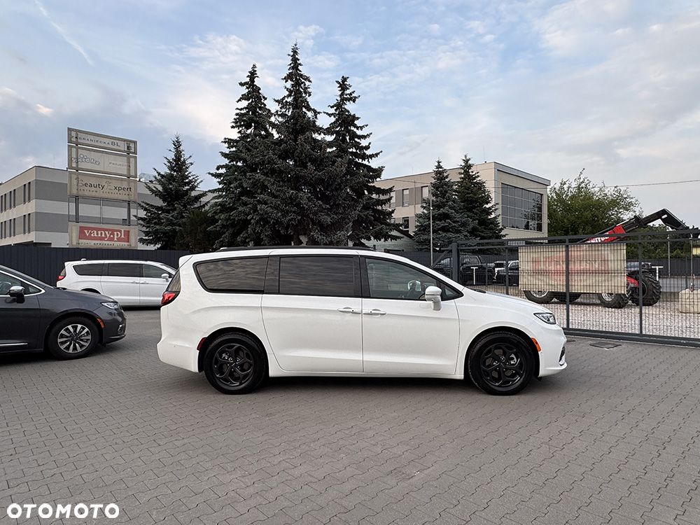 Chrysler Pacifica - 3