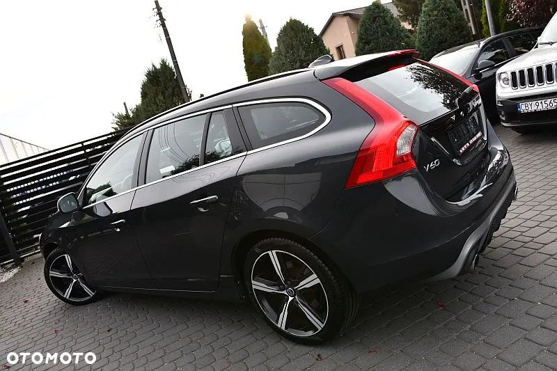 Volvo V60 D3 R-Design - 3