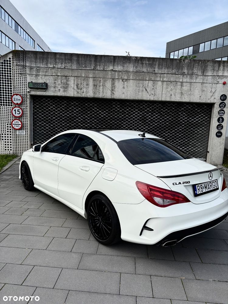Mercedes-Benz CLA 250 4Matic 7G-DCT - 5