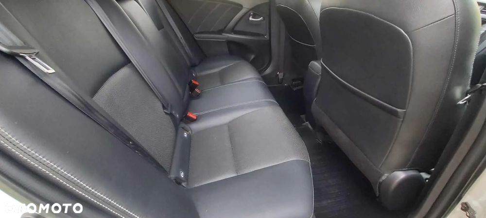Toyota Avensis 2.0 D-4D Prestige - 21