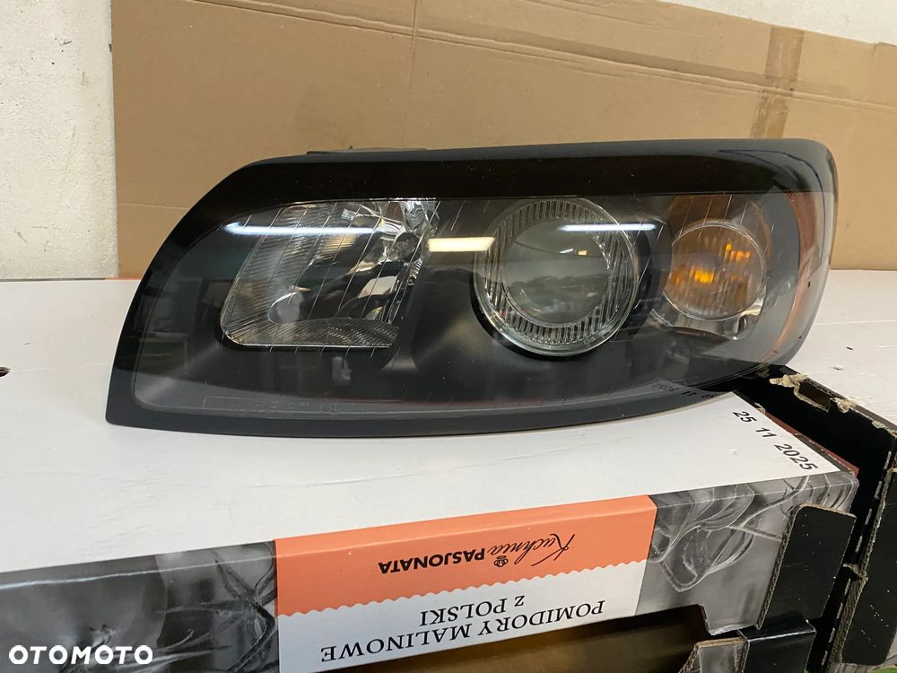 lampa volvo c30 zwykła lewa eu cała - 2