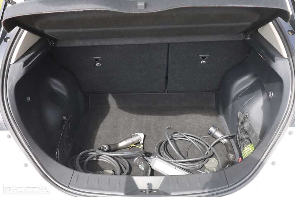 Nissan Leaf - 12