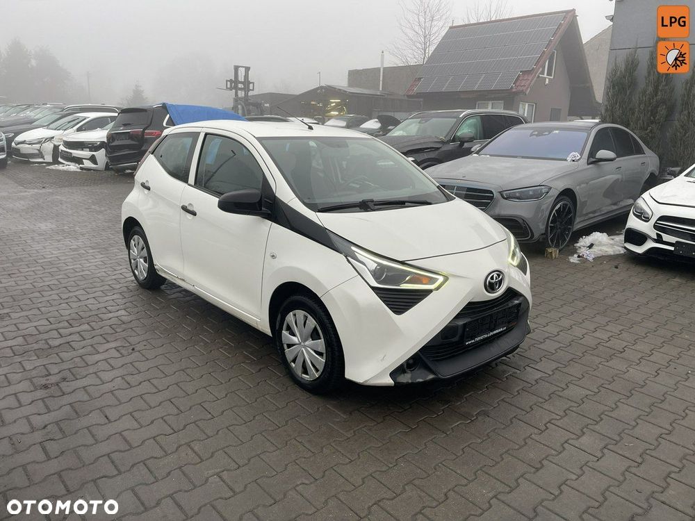 Toyota Aygo x-play - 1