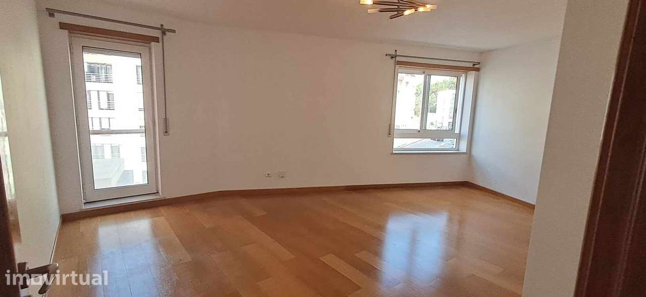 Apartamento T1 com garagem, em ótima zona de Lisboa - Grande imagem: 3/32