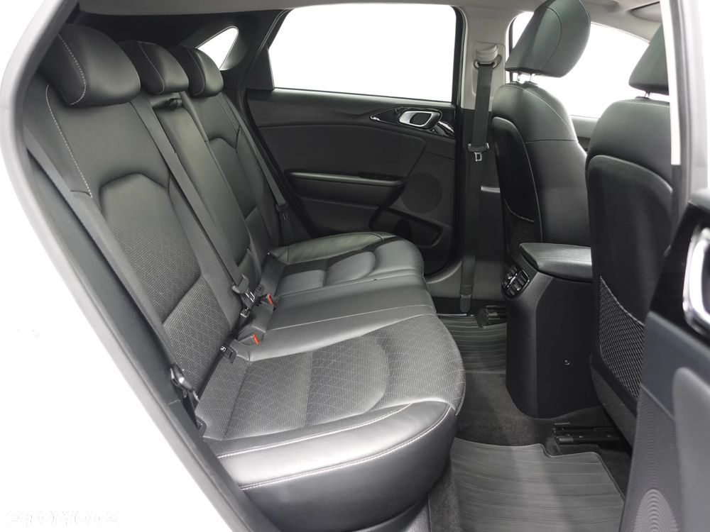 Kia Ceed 1.4 T-GDI OPF Platinum Edition - 25