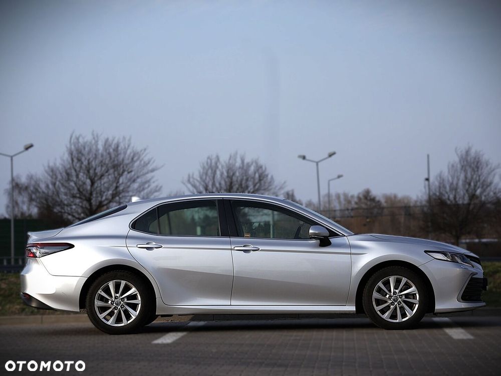 Toyota Camry 2.5 Hybrid Comfort CVT - 25
