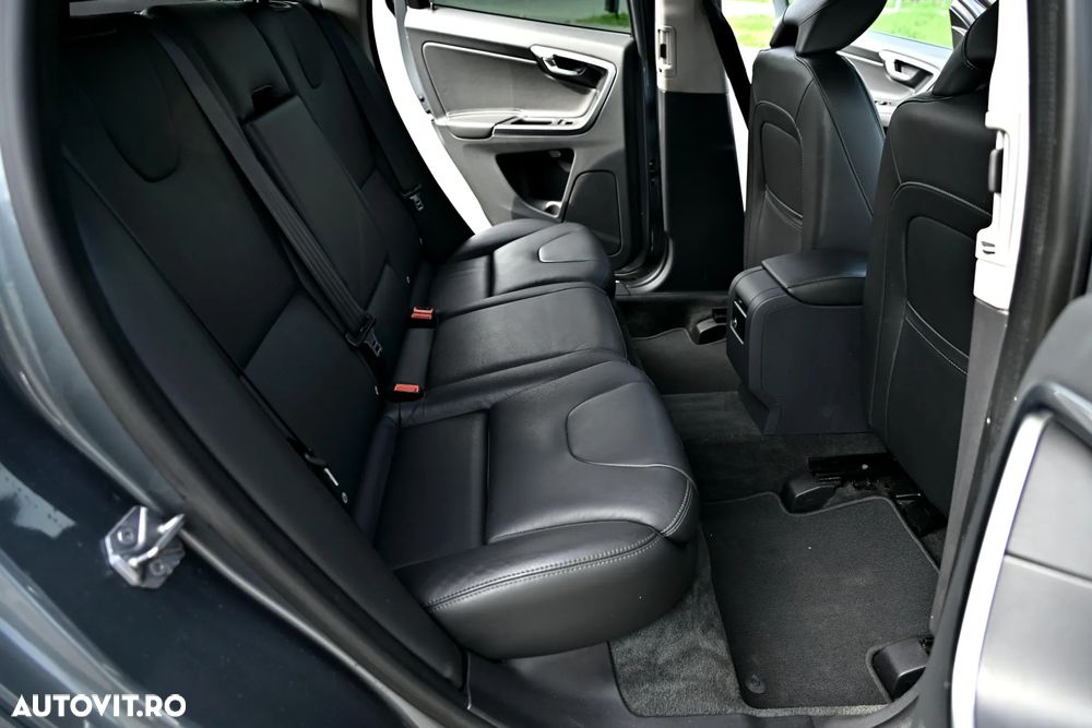 Volvo XC 60 D5 AWD Geartronic Summum - 20