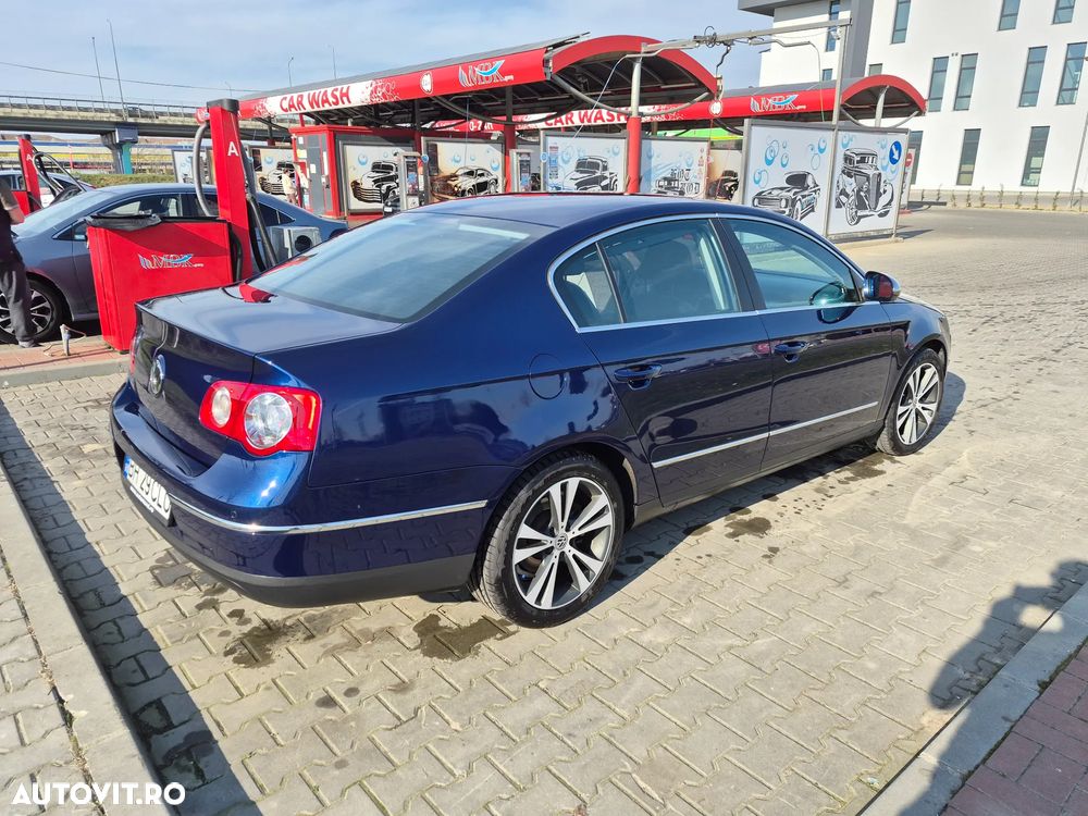 Volkswagen Passat 2.0 TDI DPF Individual Chrom dunkel - 3