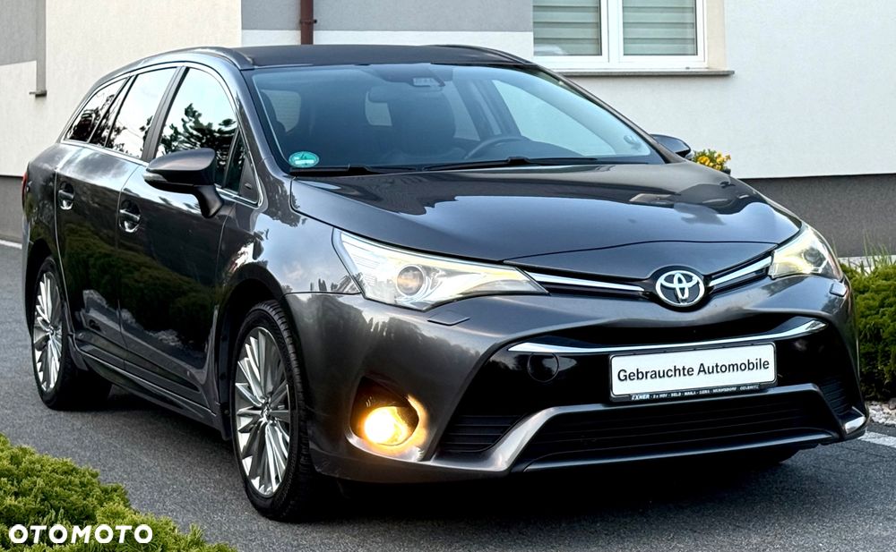Toyota Avensis Touring Sports 1.8 Executive - 26
