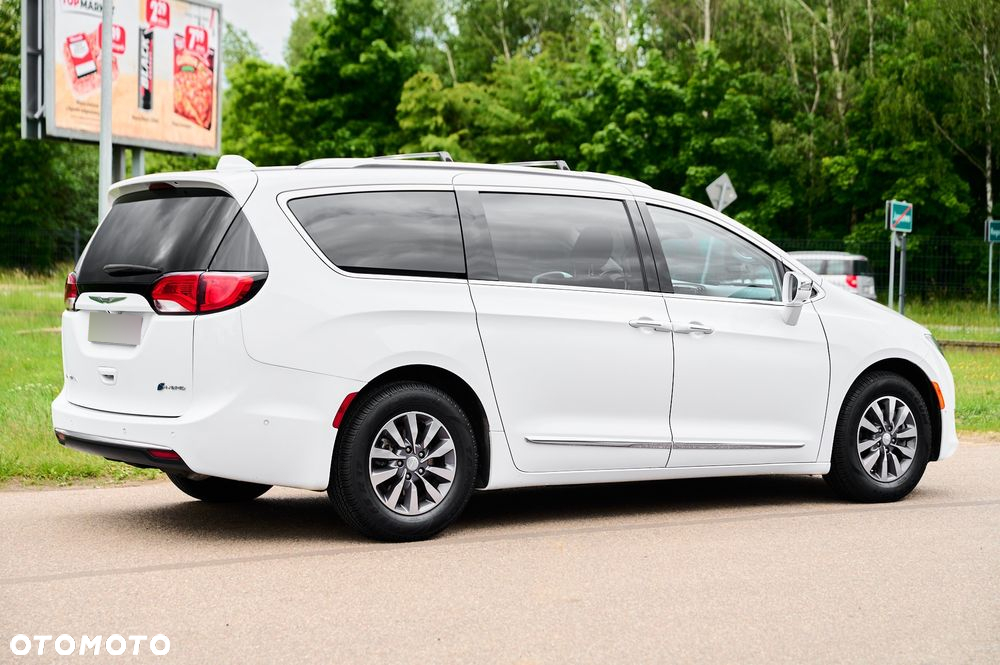 Chrysler Pacifica - 11