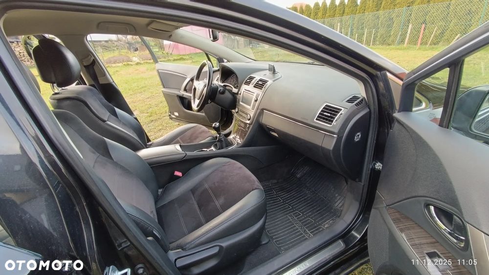 Toyota Avensis 1.8 Premium - 17