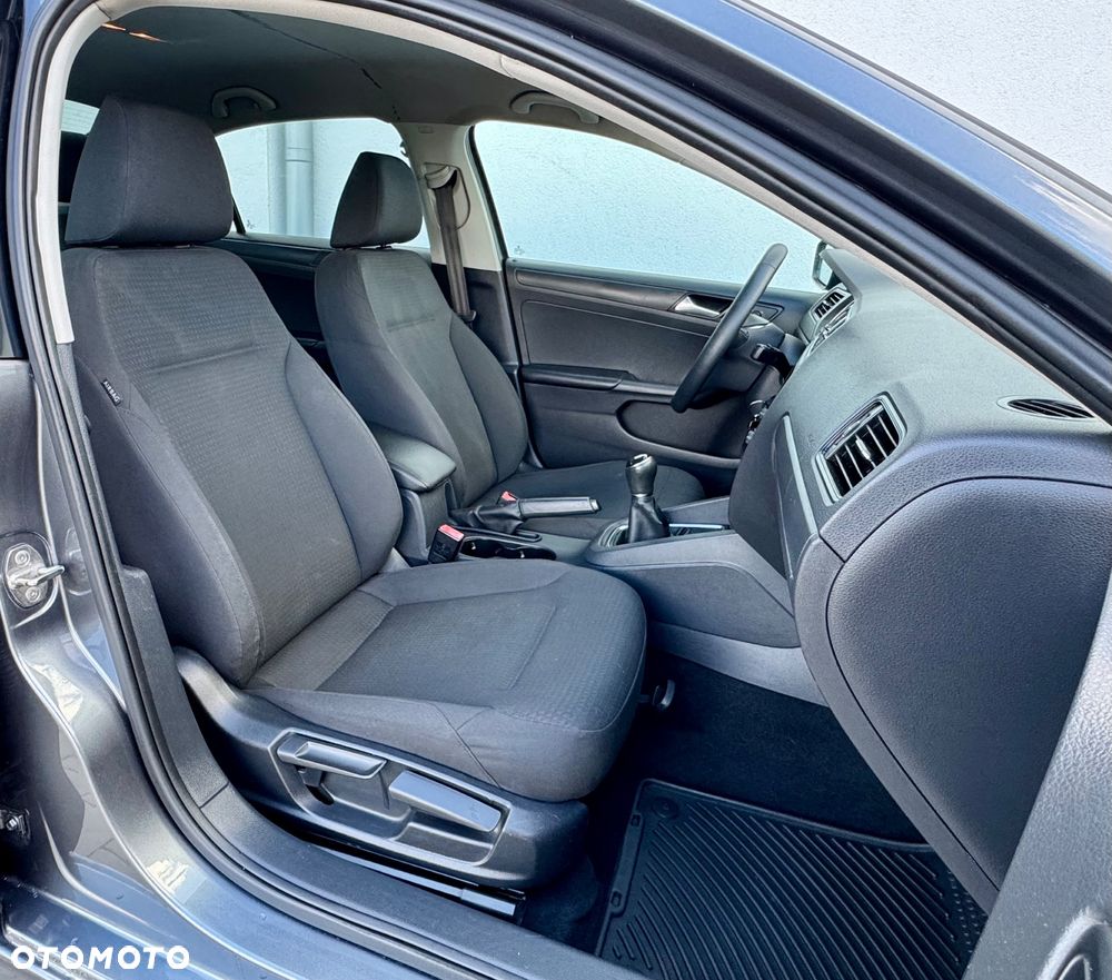Volkswagen Jetta 2.0 S - 19