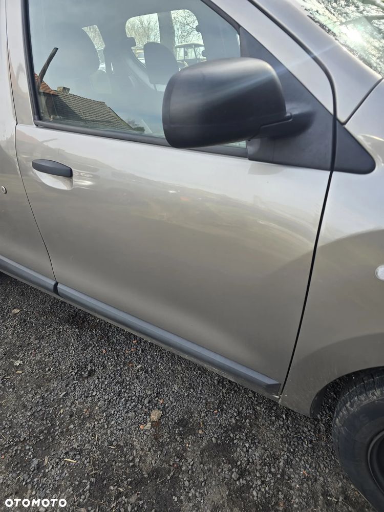 Drzwi  prawy  przód  Dacia  dokker 2 w kolorze TEHNK - 1