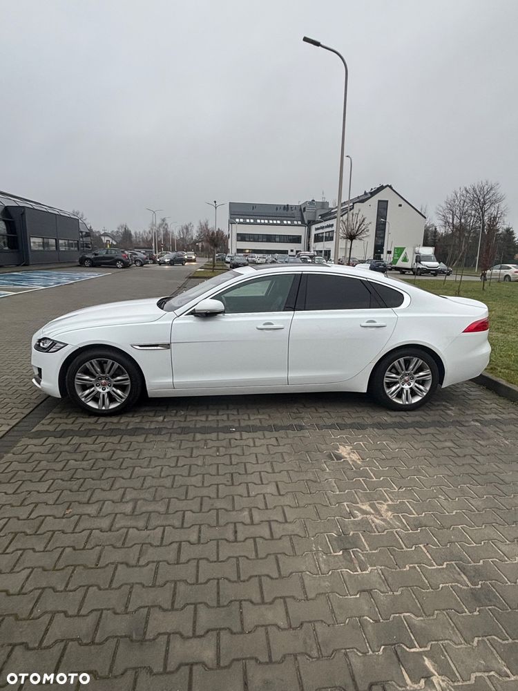 Jaguar XF 35t Prestige - 7