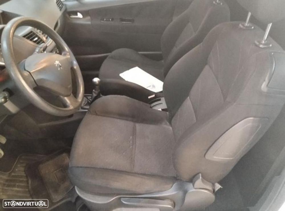 Peugeot 207 - 4