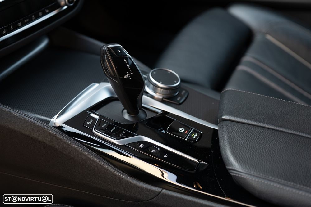 BMW 520 e Pack M - 18