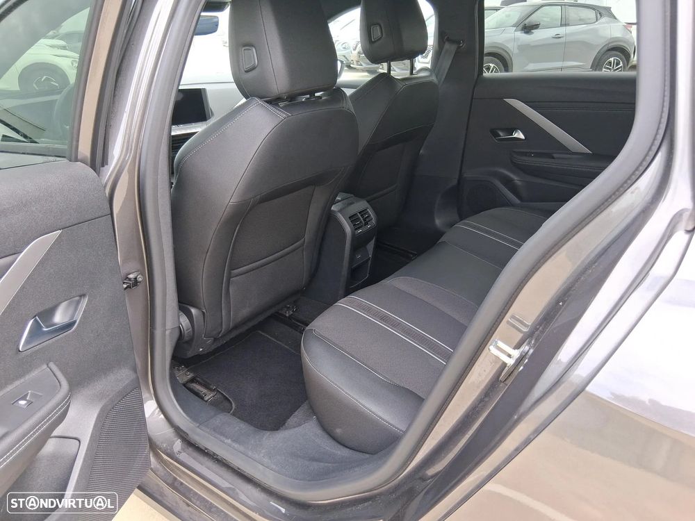 Opel Astra Sports Tourer - 23