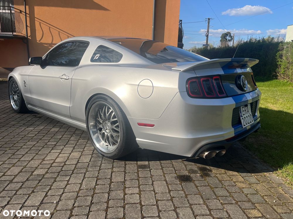 Ford Mustang - 4