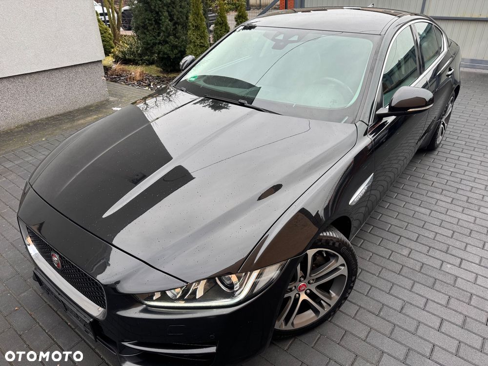 Jaguar XE 2.0 D Prestige - 9
