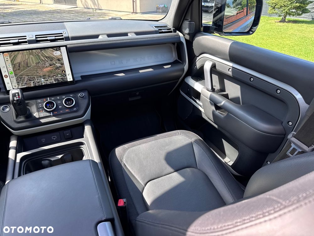 Land Rover Defender 3.0 P400 mHEV X-Dynamic HSE - 32