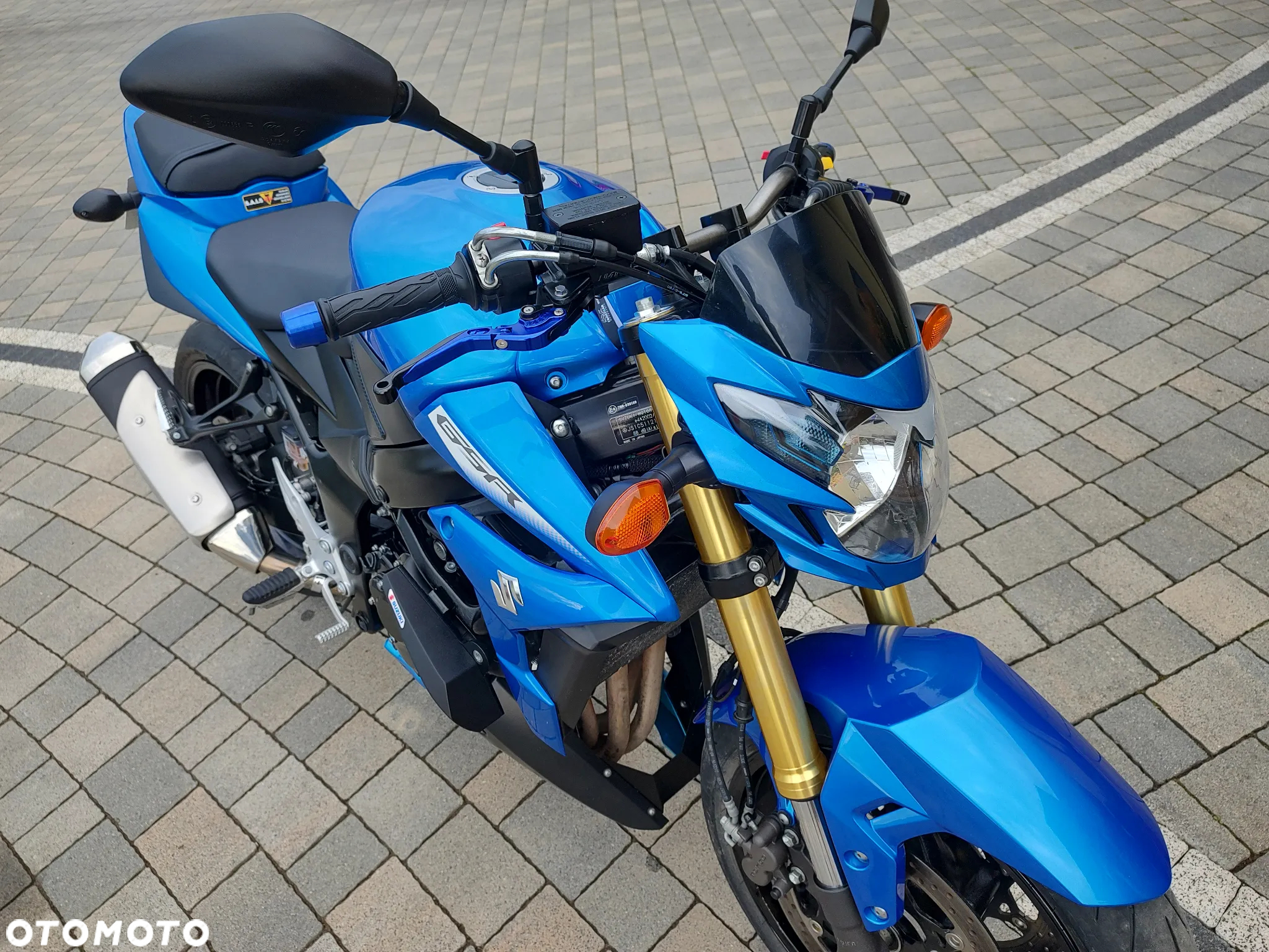 Suzuki GSR - 7