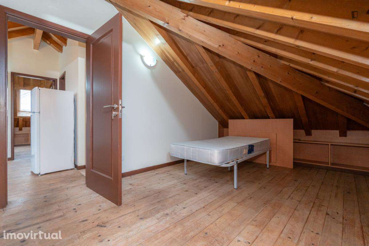 Quarto - localizado em São Martinho de Bispo Coimbra - Grande imagem: 5/21