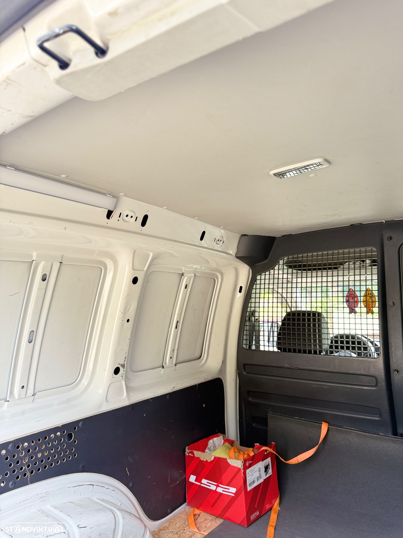 VW Caddy 1.6 TDi Extra AC BlueMotion - 23