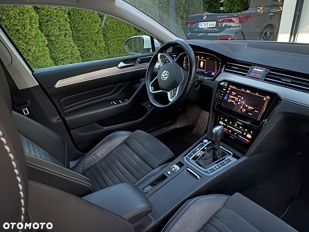 Volkswagen Passat Variant 2.0 TDI EVO Elegance DSG - 23
