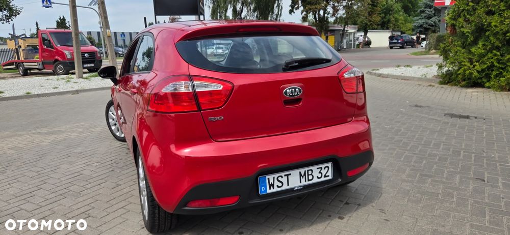 Kia Rio 1.2 Fifa World Cup Edition - 14