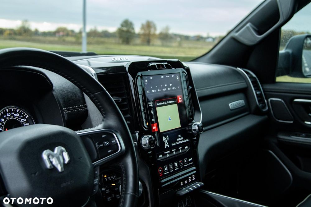 RAM 1500 5.7 Crew Cab Shortbed Laramie Black - 22