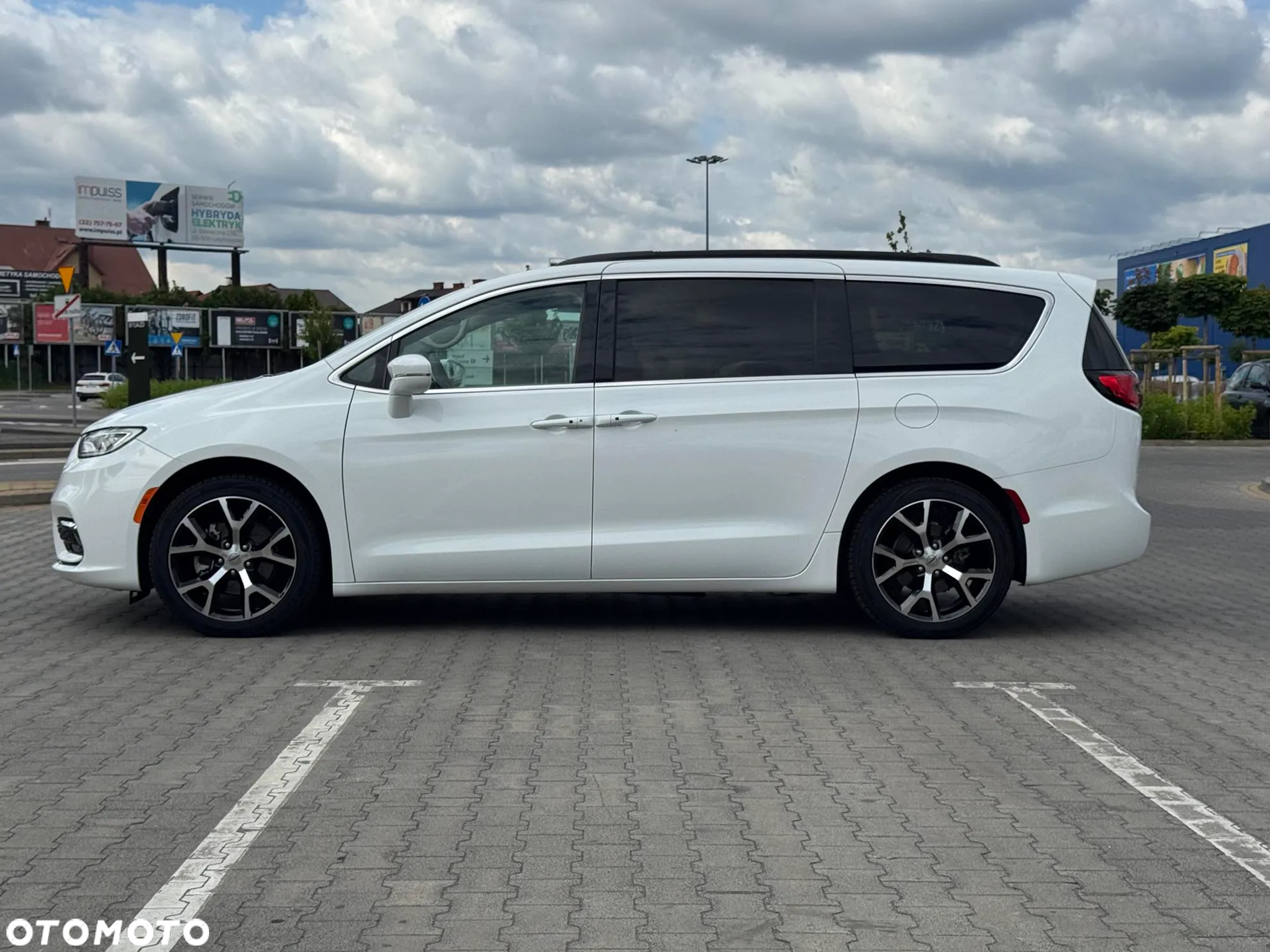 Chrysler Pacifica - 20