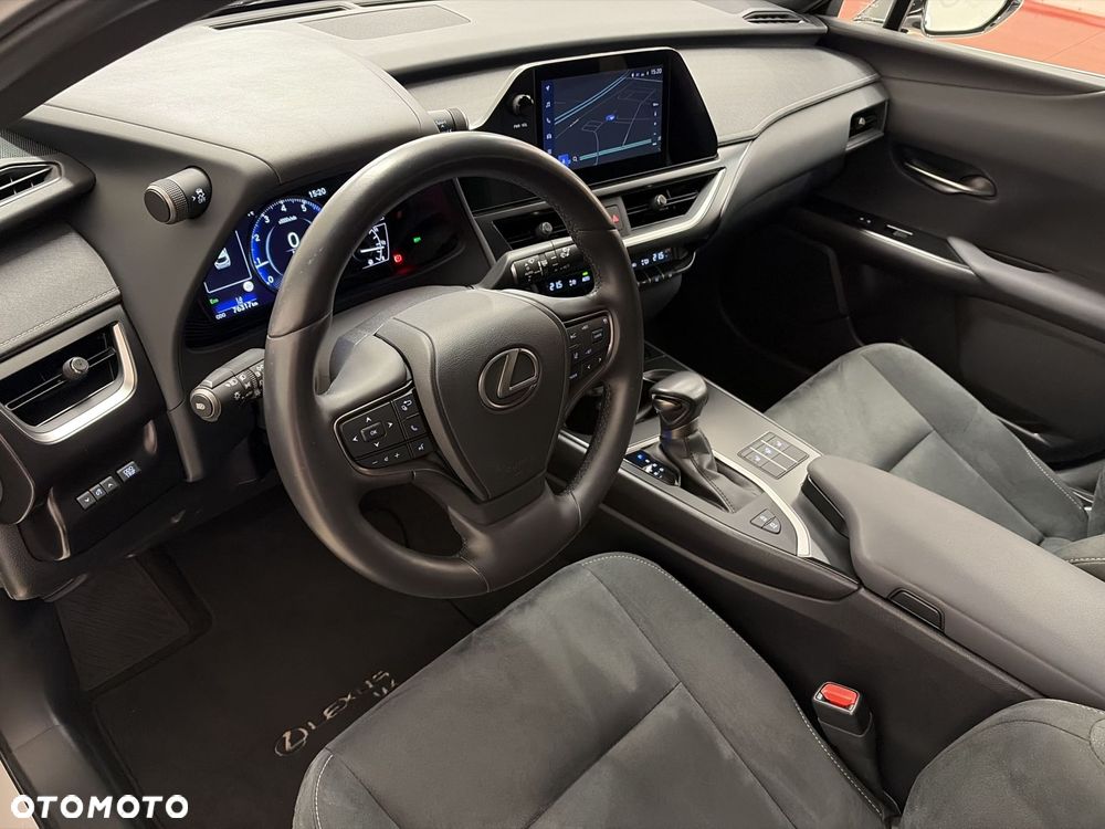 Lexus UX - 10