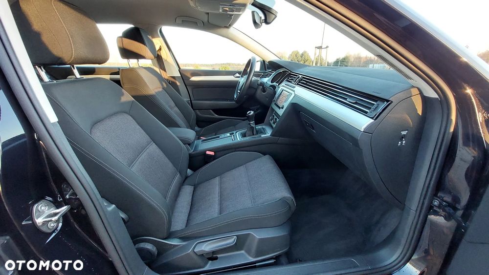 Volkswagen Passat - 32