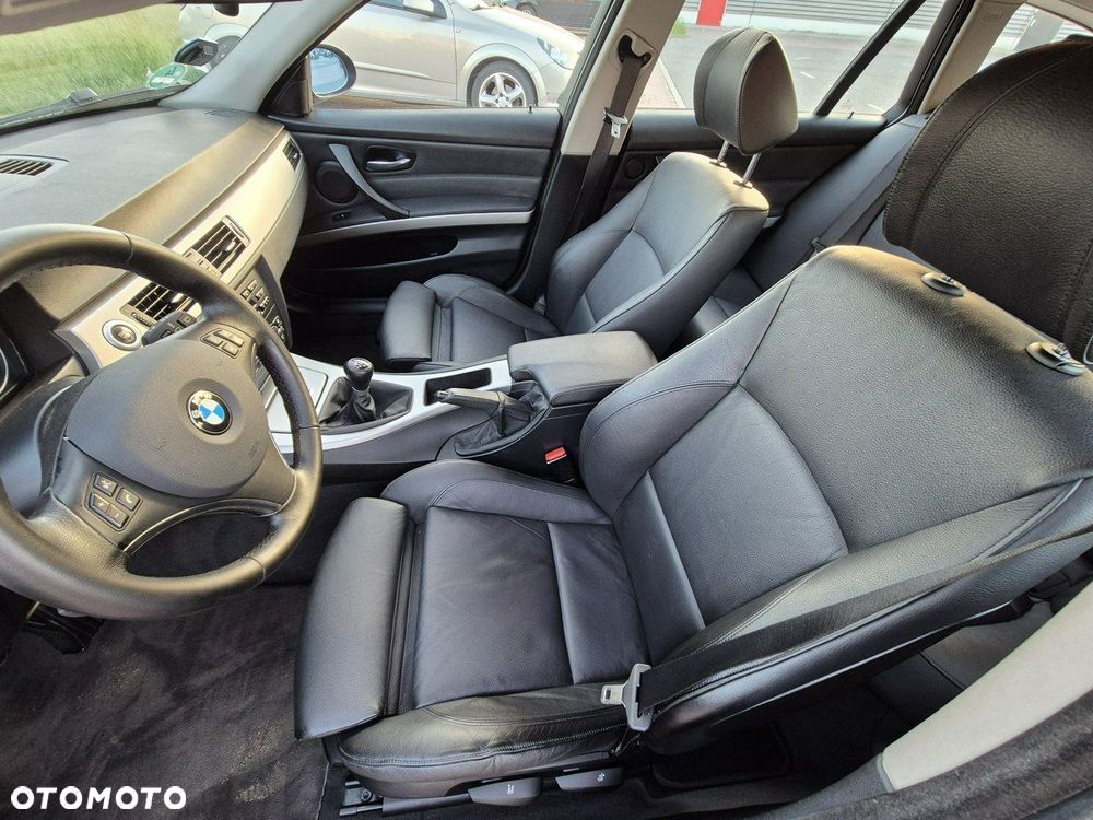 BMW Seria 3 320d - 12