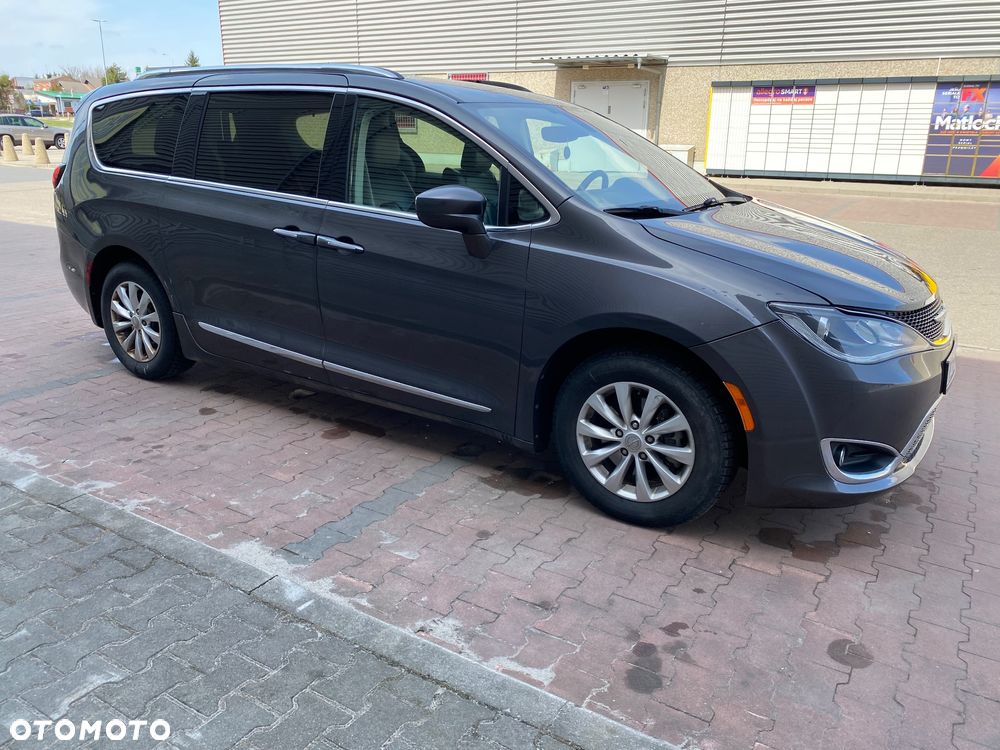 Chrysler Pacifica - 10