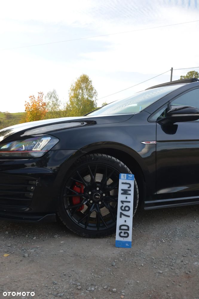 Volkswagen Golf - 21