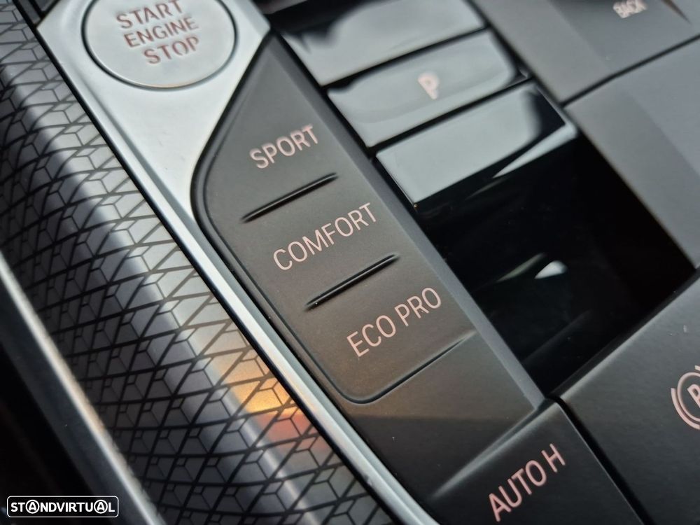 BMW 320 d Pack Desportivo M Auto - 26