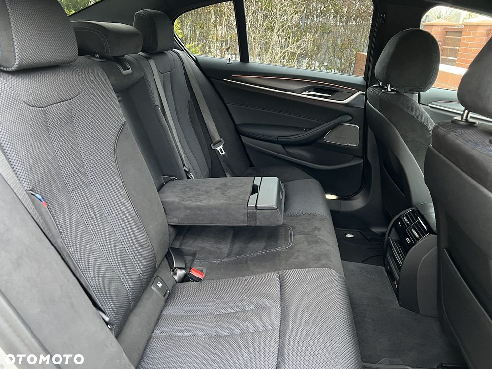 BMW Seria 5 520d M Sport - 23