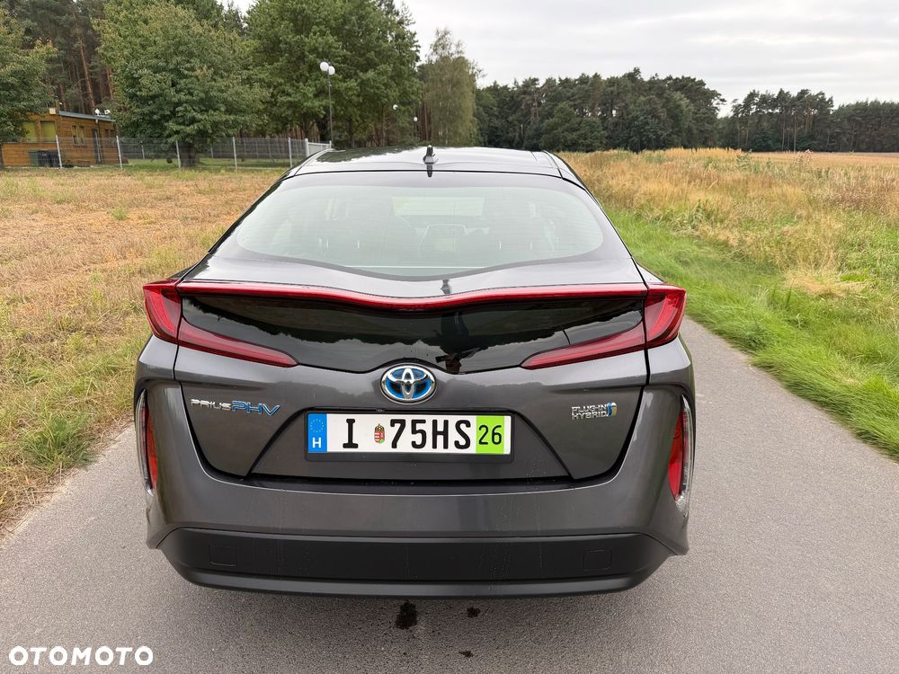 Toyota Prius Hybrid Executive - 8