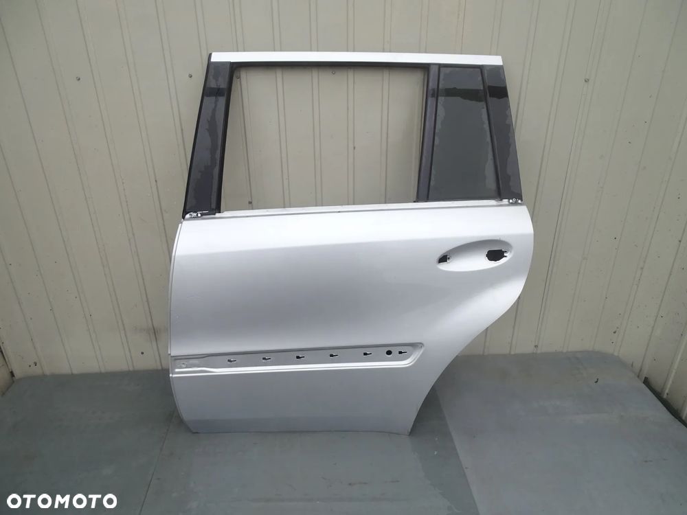 MB GL X 164 Drzwi lewy tył C775 - 1