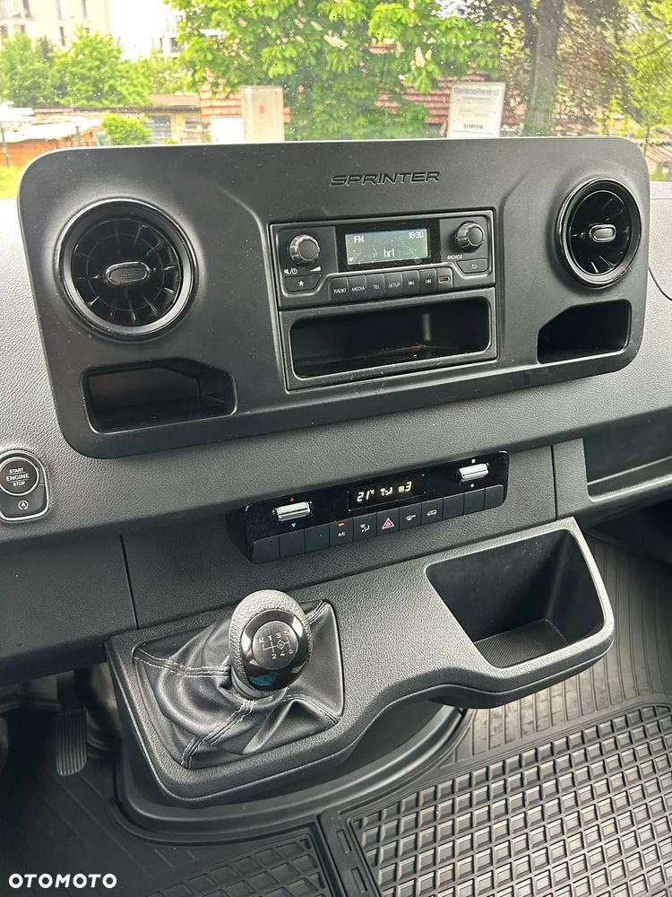 Mercedes-Benz Sprinter - 4
