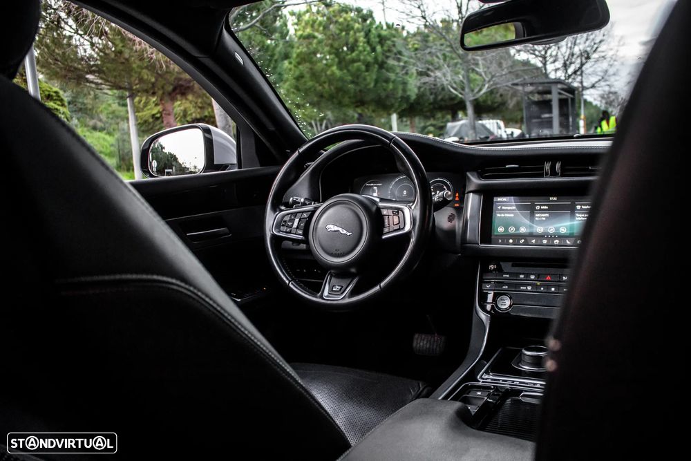 Jaguar XF Sportbrake 20d AWD Aut. R-Sport - 33