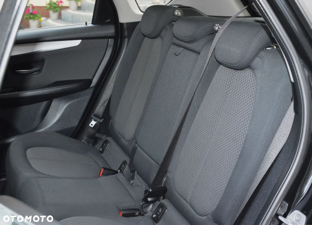 BMW Seria 2 216d - 29
