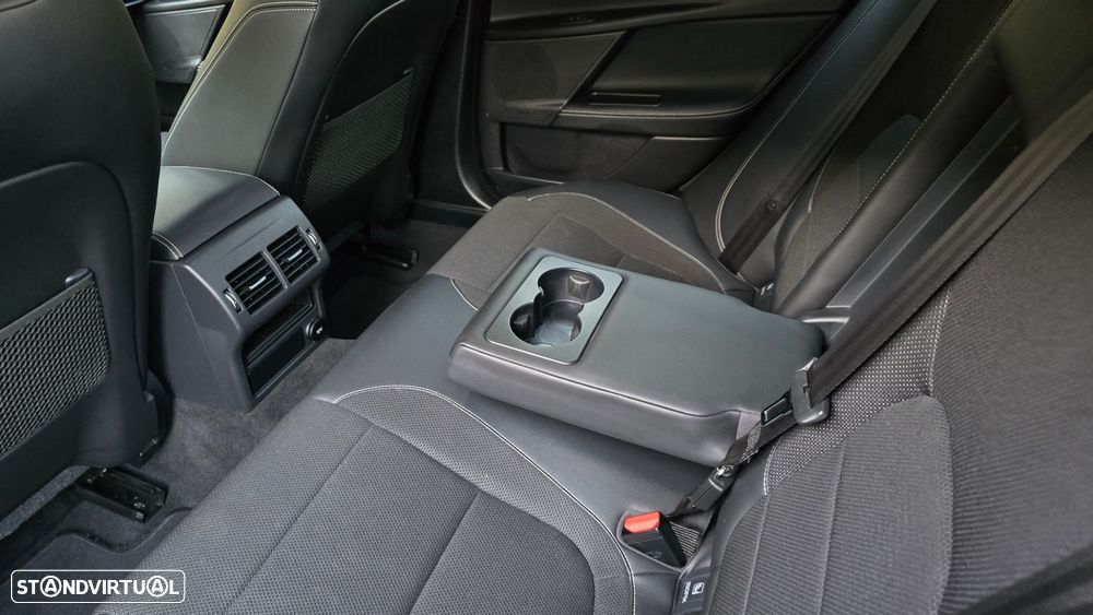 Jaguar XE 2.0 D R-Sport - 42