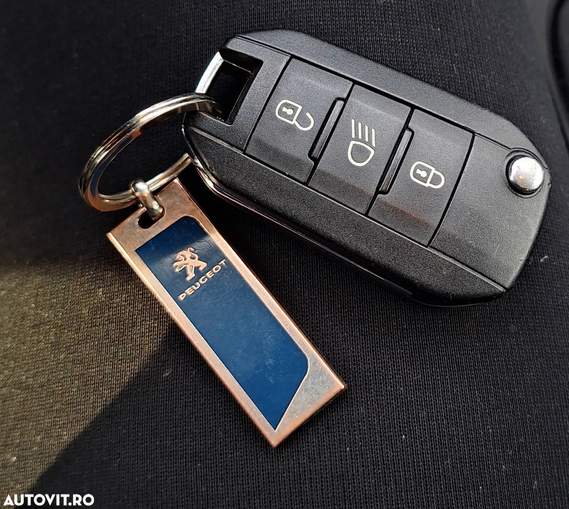Peugeot 2008 1.2 L PureTech Turbo S&S Allure - 13