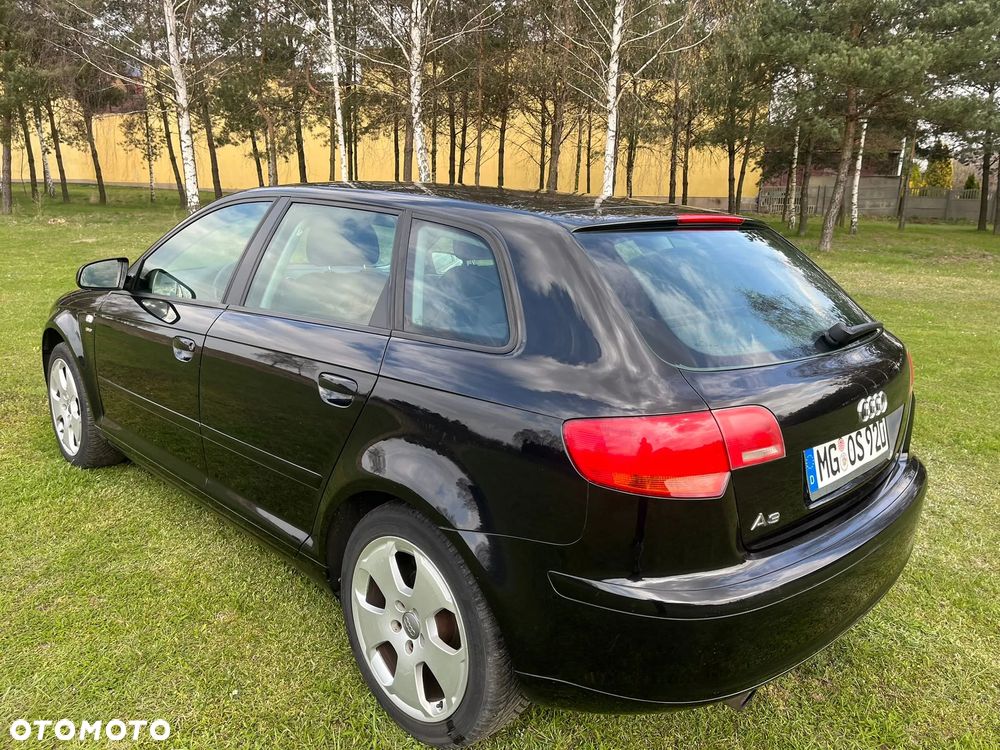 Audi A3 Sportback 1.6 S line Sportpaket plus - 4