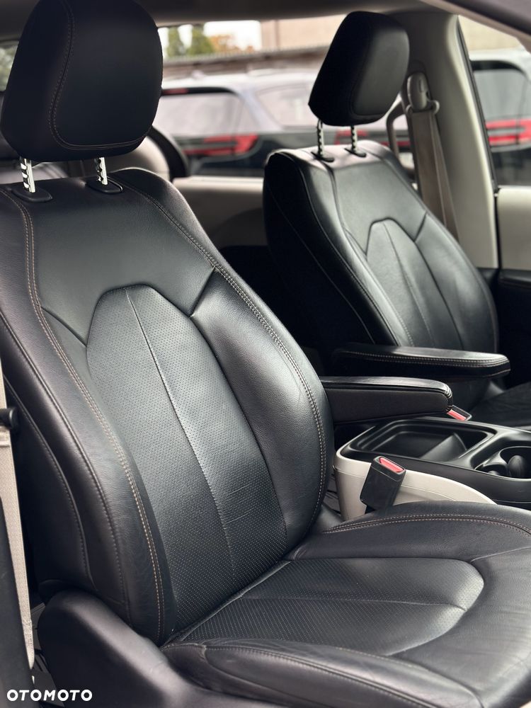 Chrysler Pacifica - 25