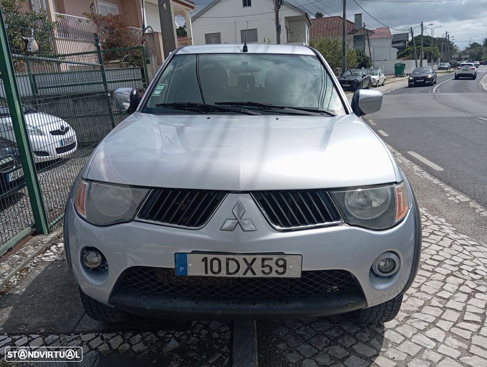 Mitsubishi L200 2.5 DI-D CD Invite AC 4WD - 2
