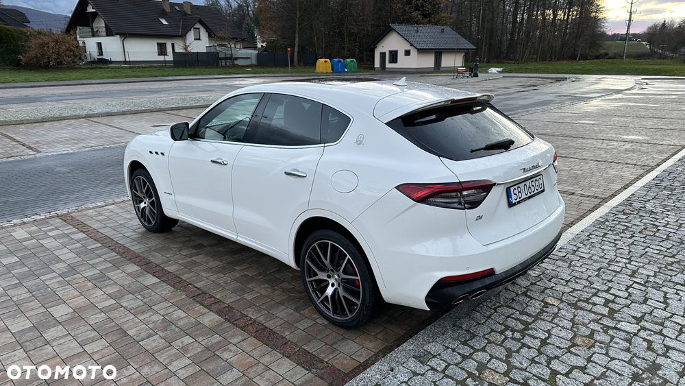 Maserati Levante Q4 Executive - 9